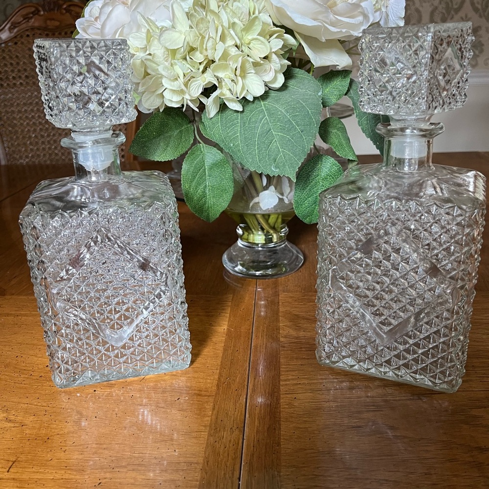 Vintage Liquor Decanter Diamond Cut Wiski Glass Bottle With stepper.